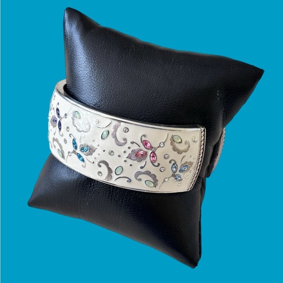 Brighton La Farfalla Round Bangle bracelet. This hinged bangle has flowers. - Picture 3 of 5